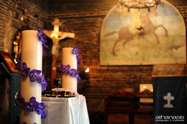 οι νυφικές λαμπάδες με τις μοβ ορχιδέες , φωτογραφία γάμου στον Ι.Ν. Αγίου Δημητρίου Λουμπαρδιάρη, (31)